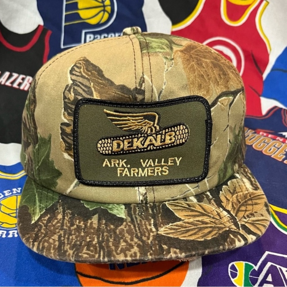 Vintage Dekalb camo trucker hat